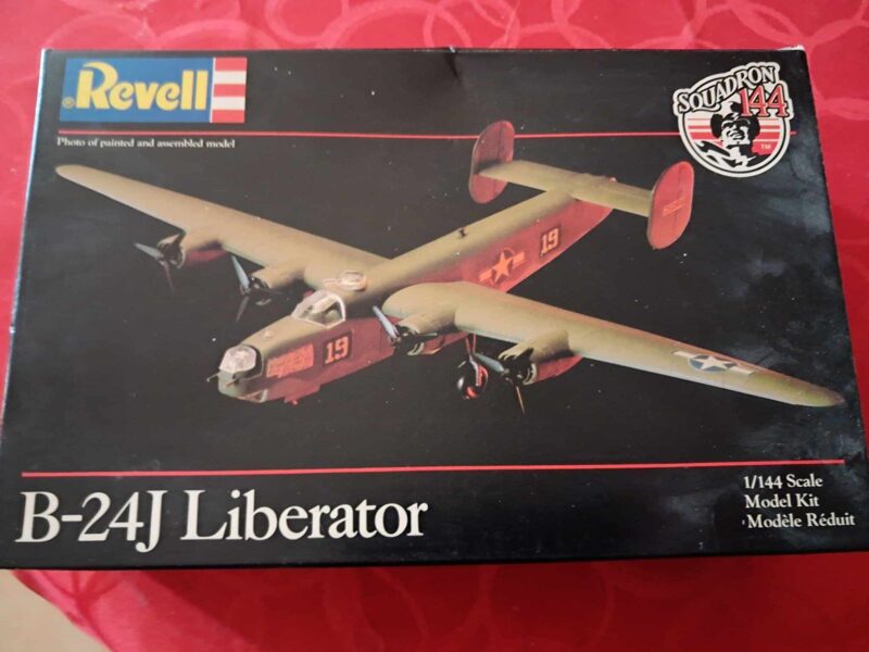 Consolidated B24J - 1/144 - REVELL